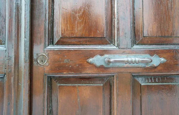 Старая Коричневая Деревянная Дверь — стоковое фото
