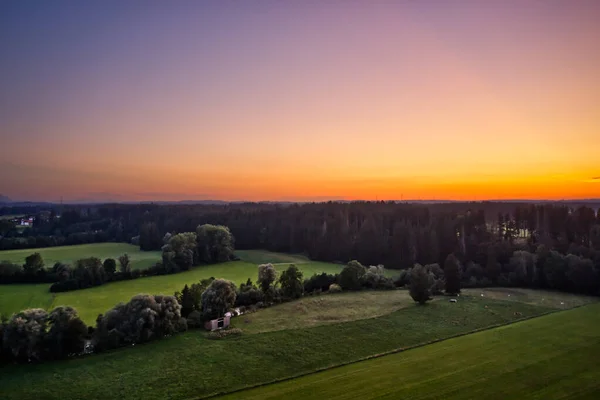 Den Vackra Solnedgången Över Platta Fälten Kvällen — Stockfoto