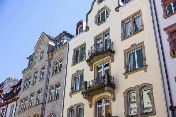 Edificio Robusto Color Crema Bajo Cielo Claro Brillante Konstanz Alemania — Foto de Stock