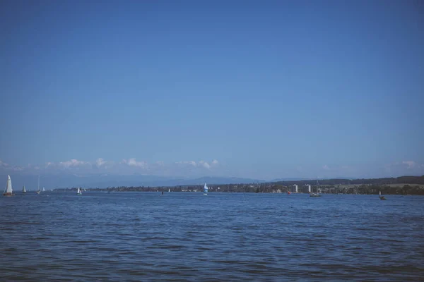 Uma Vista Panorâmica Barcos Lake Constance Alemanha Sob Céu Limpo — Fotografia de Stock