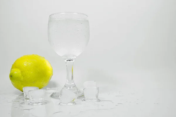 Primer Plano Vaso Jugo Sobre Fondo Blanco — Foto de Stock