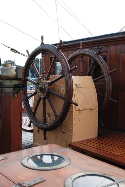 Een Close Van Het Houten Wiel Van Museumschip Passat Travemuende — Stockfoto