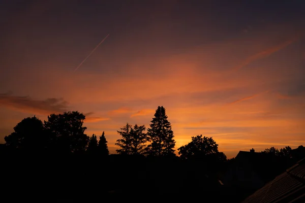 Fin Solnedgång Med Några Härliga Moln Himlen — Stockfoto