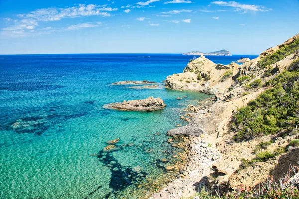 Gyönyörű Kilátás Nyílik Tengerre Sziklás Part Ibiza — Stock Fotó