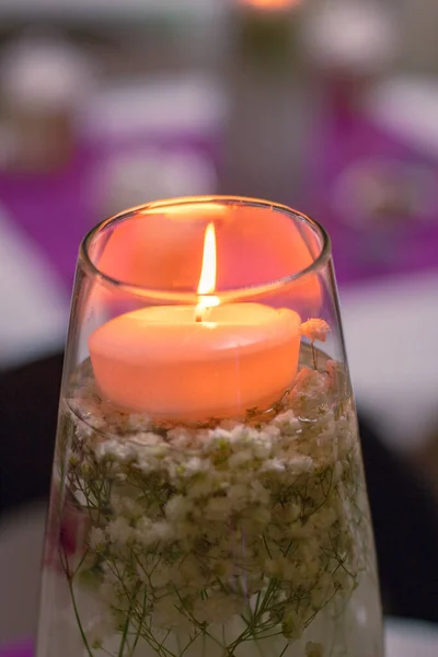 항아리에서 촛불을 태운다 — 스톡 사진