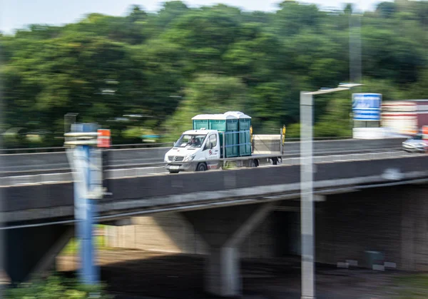 Newport Reino Unido Julho 2021 Caminhão Alta Velocidade Transportando Portaloos — Fotografia de Stock