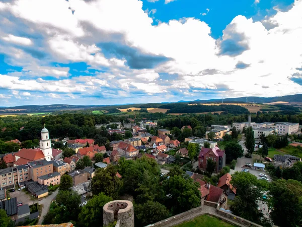 Egy Légi Felvétel Egy Gyönyörű Kis Lengyelországi Bolkow Városról Kék — Stock Fotó