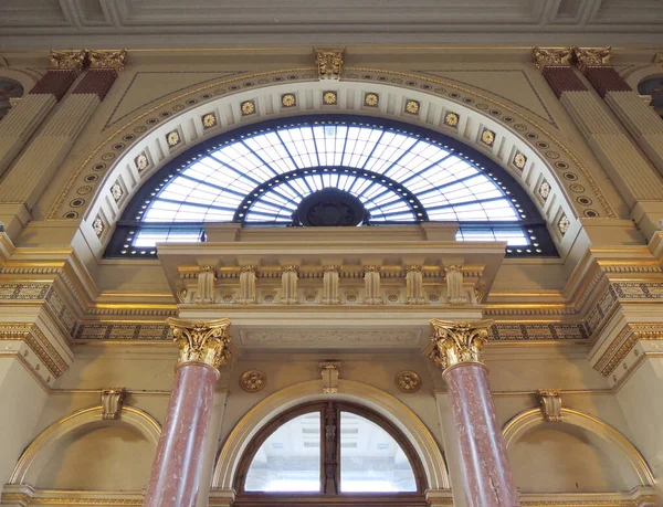 Een Fascinerende Opname Van Keleti Railway Station Ingang Boedapest Hongarije — Stockfoto