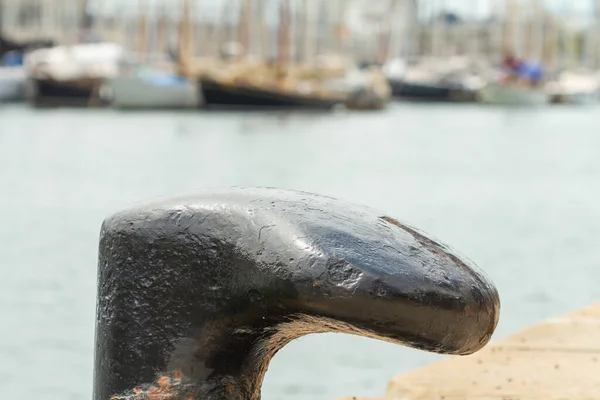 Närbild Järn Pivoten För Förtöjning Fartyg Hamnen — Stockfoto