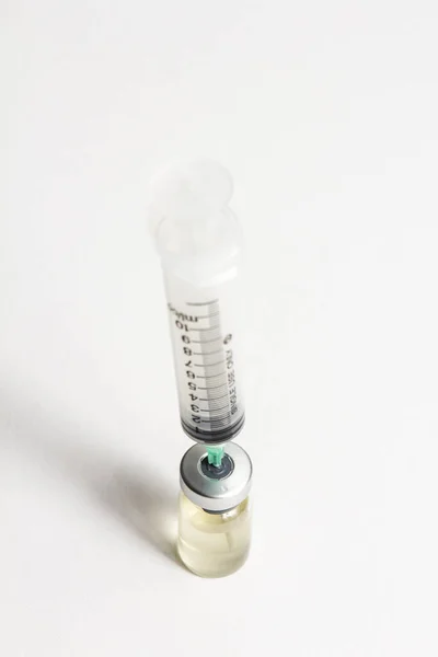 Vertical Shot Syringe Ampoule Isolated Background — Stock Photo, Image