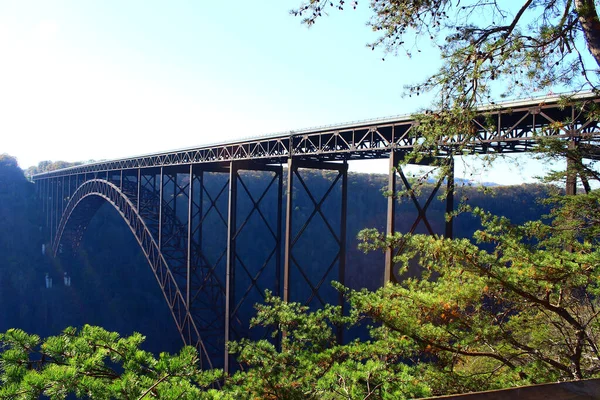 西弗吉尼亚费耶特县阳光下的新河峡谷大桥和蓝天 — 图库照片
