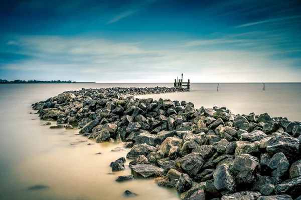 Uma Barragem Com Blocos Basalto Antigo Porto Pesca Lago Holandês — Fotografia de Stock
