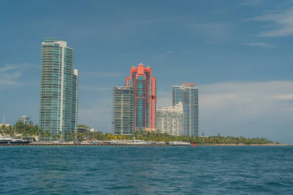 Closeup Shot Ocean Miami Beach Buildings Background Sunny Day — Stock Photo, Image