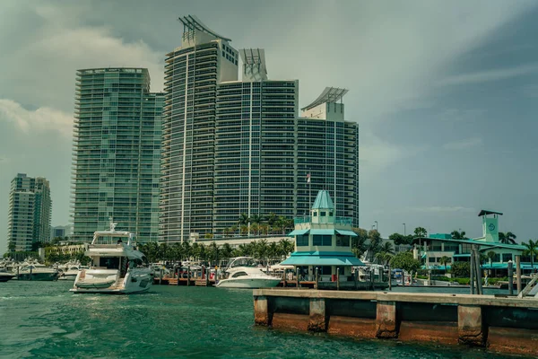 Close Miami Praia Porto Edifícios Fundo Dia Ensolarado — Fotografia de Stock