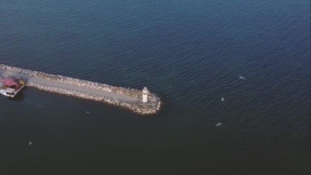 Εναέρια Άποψη Της Θάλασσας Ένα Πλοίο Στο Βάθος — Αρχείο Βίντεο