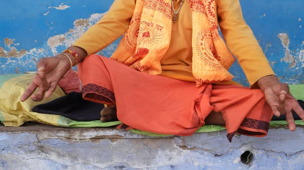 Indian Man Sitting Ground Meditating — Stock Photo, Image