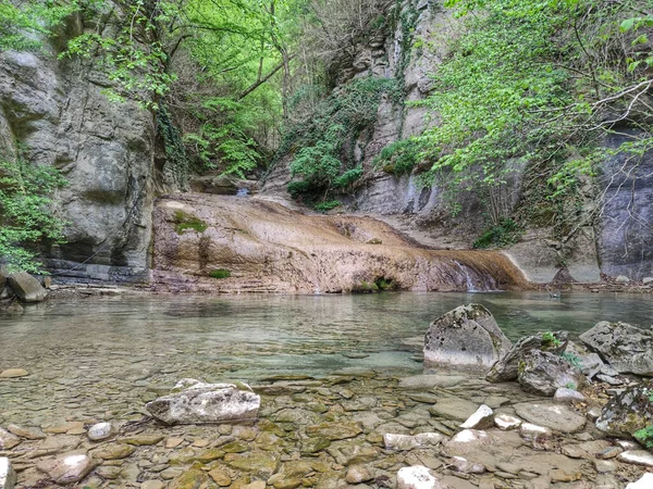 Uma Bela Cachoeira Natural Floresta — Fotografia de Stock