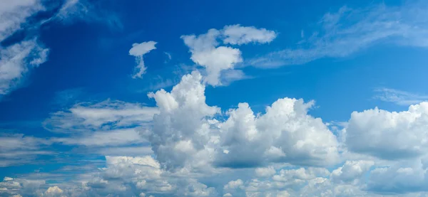 Tiro Panorâmico Céu Nublado Durante Dia — Fotografia de Stock