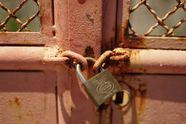 Setubal Portugal Jul 2021 Närbild Ett Lås Röd Maskport — Stockfoto