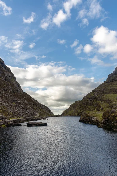 Eine Vertikale Aufnahme Einer Lücke Den Dunloe Mountains Von Kerry — Stockfoto