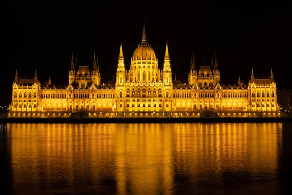 Uma Visão Noturna Parlamento Iluminado Budapeste Hungria Noite — Fotografia de Stock