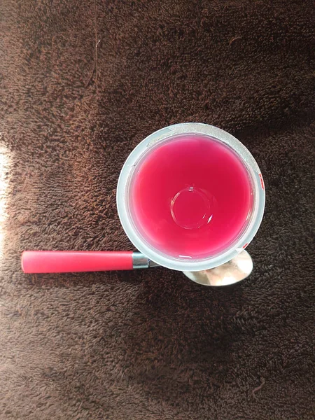 Una Vista Superior Gelatina Roja Con Cuchara Una Taza — Foto de Stock