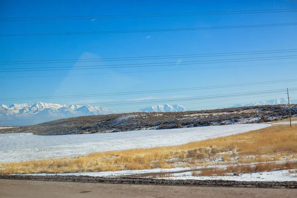 Paisaje Del Valle Utah Con Líneas Eléctricas Cruzándolo Bajo Cielo — Foto de Stock