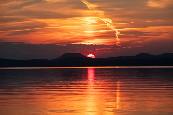 Uma Bela Vista Pôr Sol Sobre Lago Balaton Cidade Balatonlelle — Fotografia de Stock