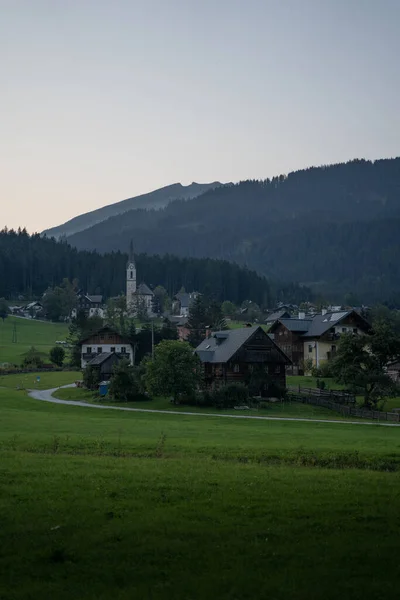 Kleines Dorf Namens Gosau Österreich Bei Sonnenuntergang — Stockfoto