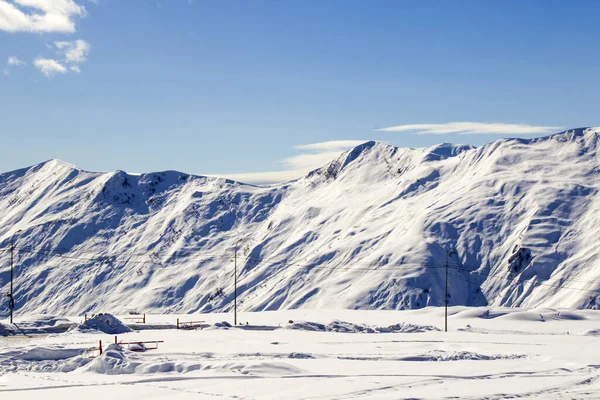 Una Hermosa Vista Los Paisajes Nevados Montaña Con Una Estación — Foto de Stock