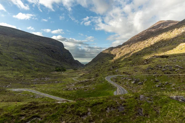 Beau Paysage Avec Sentier Mène Aux Montagnes Dunloe Kerry — Photo