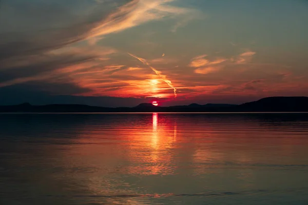 Uma Bela Vista Pôr Sol Sobre Lago Balaton Cidade Balatonlelle — Fotografia de Stock
