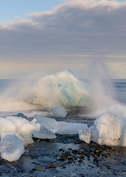 커다란 빙산의 아름다운 — 스톡 사진