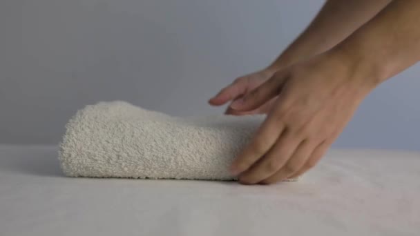 Białe Szare Miękkie Ręczniki Jasnym Tle — Wideo stockowe