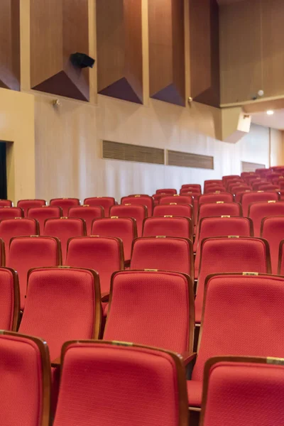 Cadeiras Teatro Vermelhas Vazias Devido Pandemia Coronavírus — Fotografia de Stock