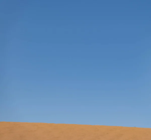 Jasné Modré Nebe Nad Písečnými Dunami Poušti Sahara Maroko — Stock fotografie