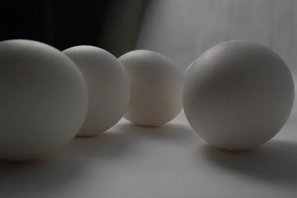 Een Close Shot Van Eieren Een Wit Oppervlak — Stockfoto