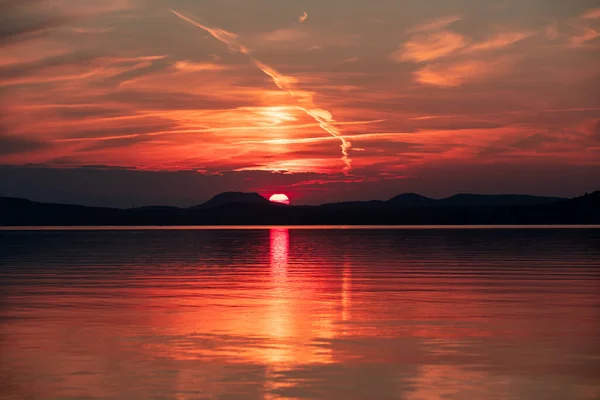 Uma Vista Hipnotizante Crepúsculo Lago Balaton Hungria — Fotografia de Stock