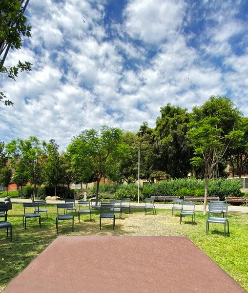 Der Wolkenverhangene Himmel Über Dem Park Mit Von Einer Bühne — Stockfoto