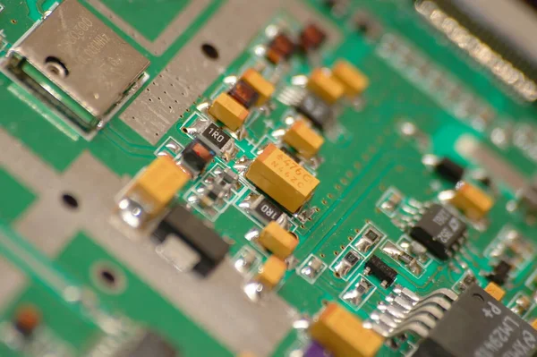 Circuit Imprimé Vert Avec Une Micropuce — Photo