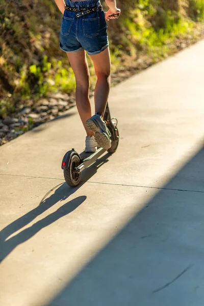 Vertical Shot Sexy Woman Riding Electric Scooter Summer Day — Stock Photo, Image