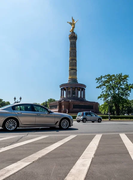 Plano Vertical Columna Victoria Contra Cielo Azul Claro Berlín Alemania — Foto de Stock