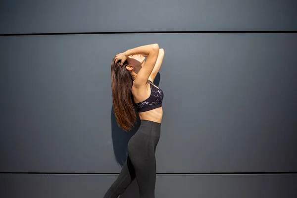 Ung Vit Kvinna Som Utövar Yoga Utomhus Hälsosam Livsstil — Stockfoto