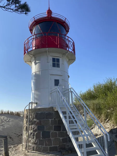 Disparo Vertical Del Pequeño Faro Gellen Isla Hiddensee Hermoso Día —  Fotos de Stock