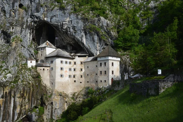 Uma Bela Vista Castelo Predjama Postojna Eslovênia — Fotografia de Stock