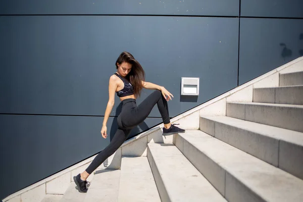 Scenic View White Caucasian Girl Wearing Athletic Clothes Exercising — Φωτογραφία Αρχείου