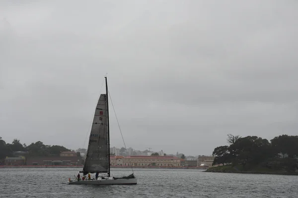 Sydn Australia Feb 2021 Boat Crossing Water Gloomy Day Sydney — Stock Photo, Image