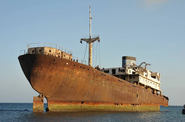 Корабель Лансароте Розбився Атлантичному Океані Під Ясним Блакитним Небом — стокове фото