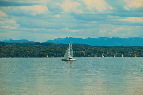 Starnberger See Deutschland Juni 2021 Schöne Aufnahme Eines Bootes Auf — Stockfoto