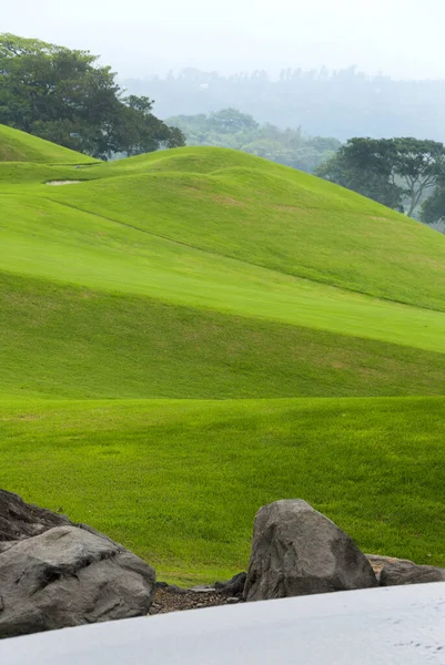 Bellissimo Campo Golf Illuminato Dalla Luce Del Sole All Alba — Foto Stock